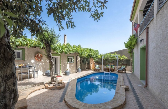 Villa 'Endeavour' with Mountain View, Private Pool and Wi-Fi