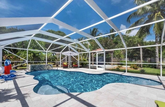 Villa Enfield 3BR 2BA Pool Home near downtown