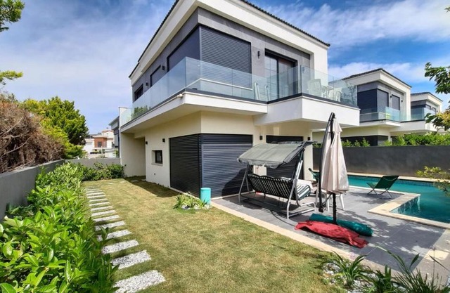 Villa ery close to sea with private pool-Merkezi konumda denize 150m özel havuzlu ev