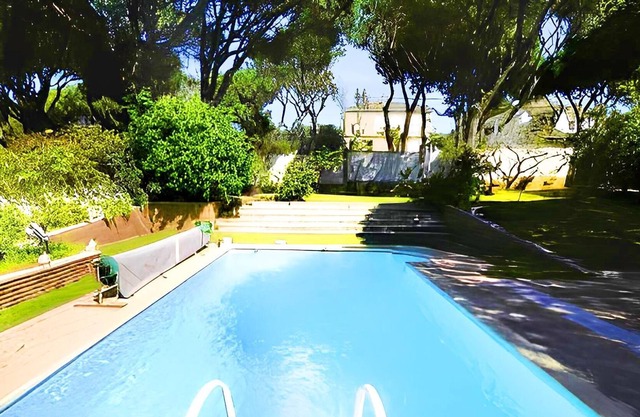 Villa private pool ONLY families and couples