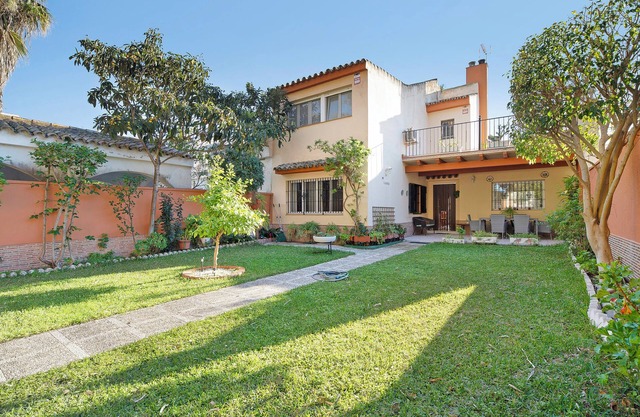 Villa 'Valdelagrana' with Shared Pool, Wi-Fi and Air Conditioning