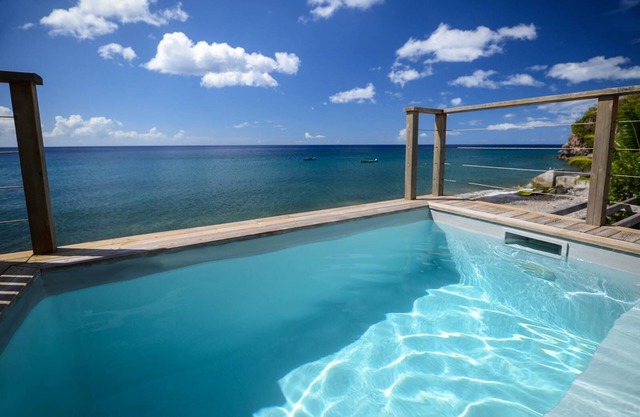Villa EVE feet in water Cabert
