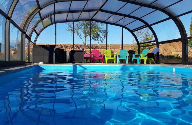 Villa* facing the sea with heated and covered swimming pool