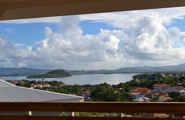 Villa for 2, 4, or 6 in Trois-Îlets, Martinique, w/sea view, pool, Wi-Fi, peace