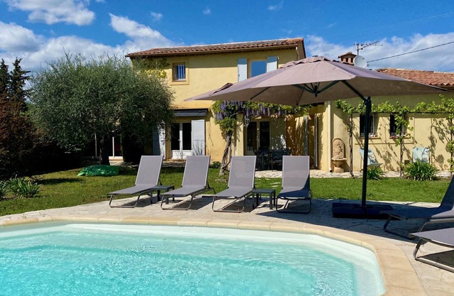 Villa Provençale Climatisée Équipée à Neuf Proche Centre D'un Village de Charme