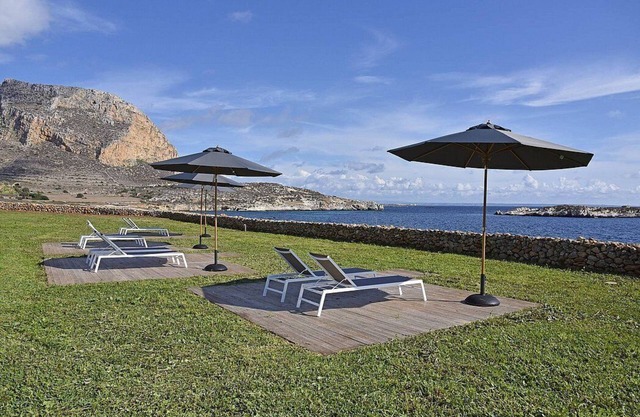 Villa Galazia: A bright and sunny two-story villa located in Favignana, in the wonderful archipelago of the Egadi Islands, with Free WI-FI.
