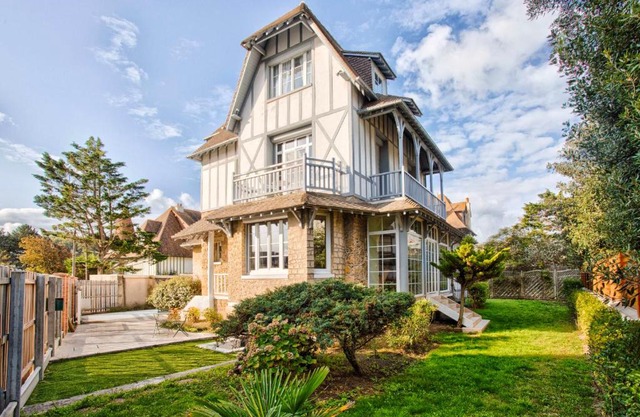 Villa Georgia - Beachfront Villa - Bénerville