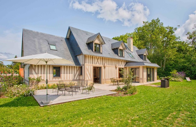 Villa Giverny - New Norman house in a well-kept garden
