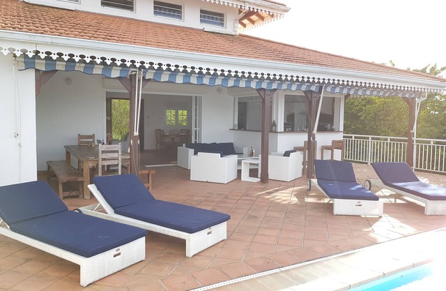 Villa 'Grand Large' by the water with infinity pool in Trois Ilets, Martinique