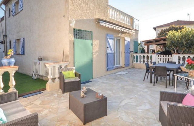 Villa ground floor 300 m from the beach