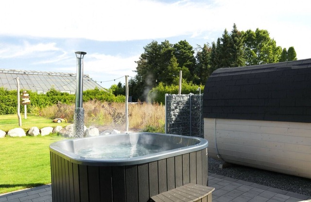 Villa Heidetraum, 20 guests, sauna, pool