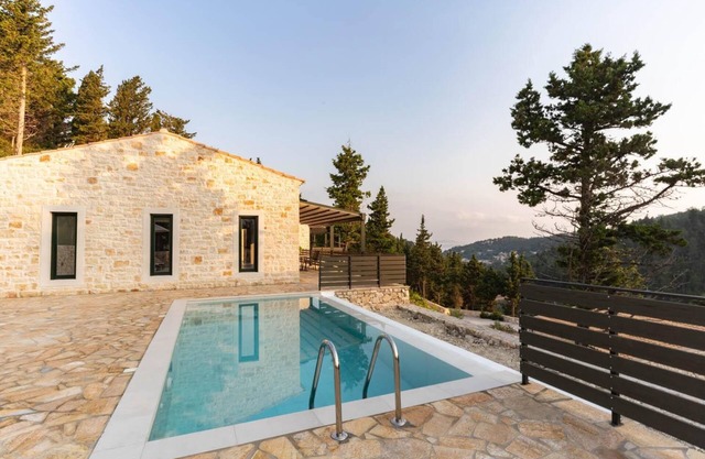 Villa Hill View Dio - One Bedroom Villa, Sleeps 4