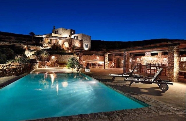 Villa 'IANOS' Infinity Pool, Jacuzzi, Steam Bath & Vineyard