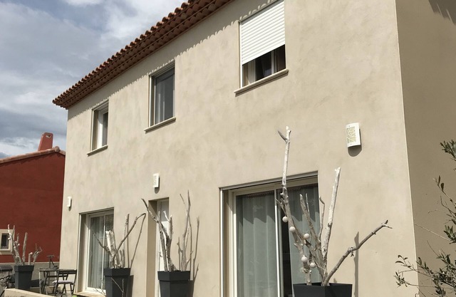 VILLA IN CAMARGUE, 6KM FROM THE SANDY BEACHES, ABOVE GROUND POOL and BAR