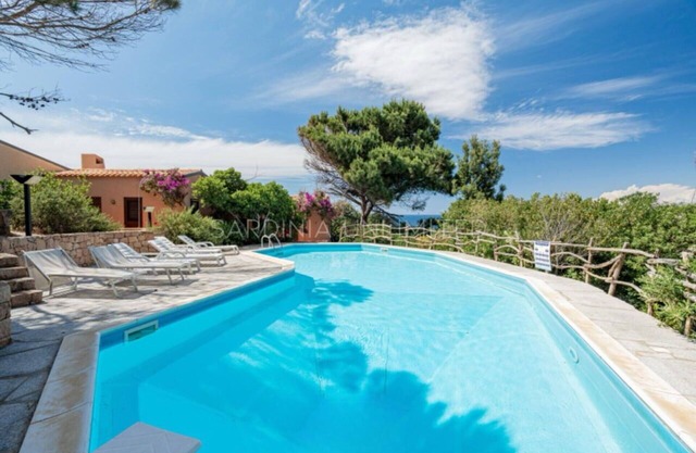 Villa in Costa Paradiso with 3 bedrooms sleeps 6
