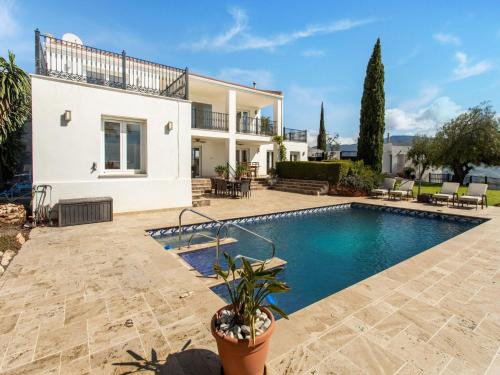 Villa in Granada with Sea Views & Pool