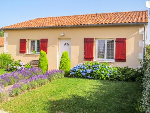 Villa in Les Forges with Golf Access