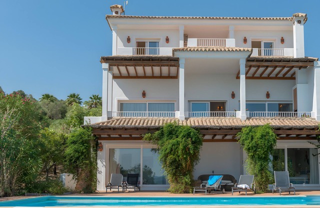 Villa 'Índigo' with Mountain Views, Wi-Fi, and Air Conditioning
