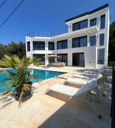 Villa Infinity Bar Montenegro