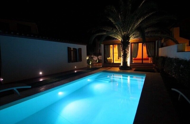 VILLA WITH POOL DEPANDACE AND GARDEN