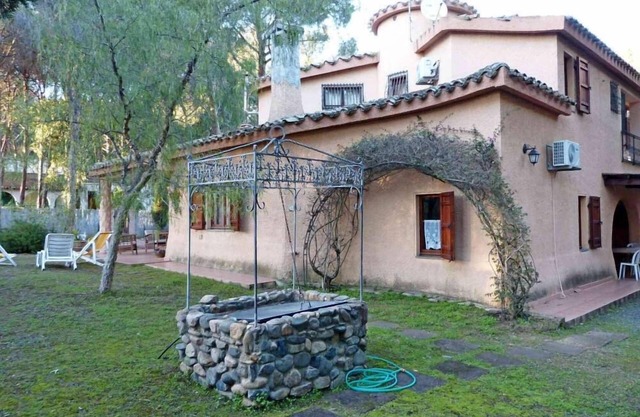 Villa 200 meters from the beach of Santa Margherita di Pula, with large garden