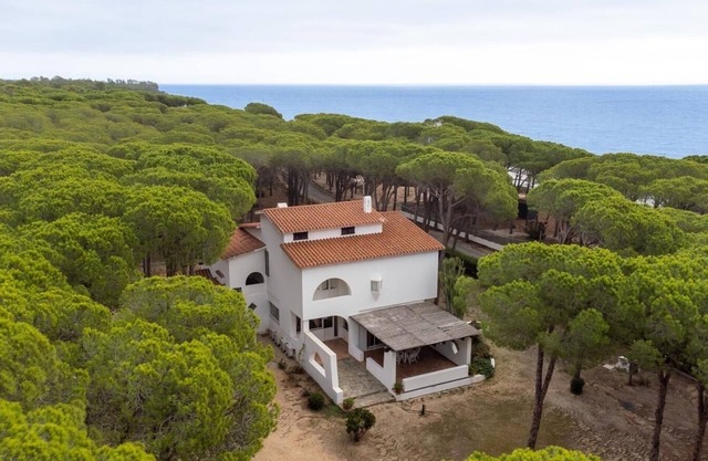 Villa 50 mt from the sea in private condominium a few km from Pula