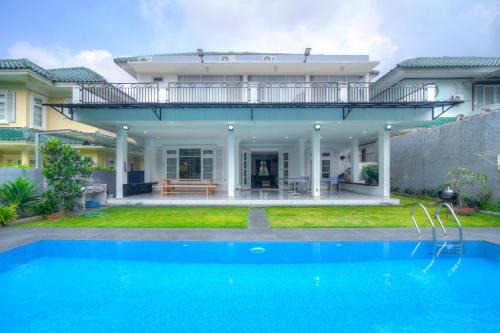 Villa Ixora Resort