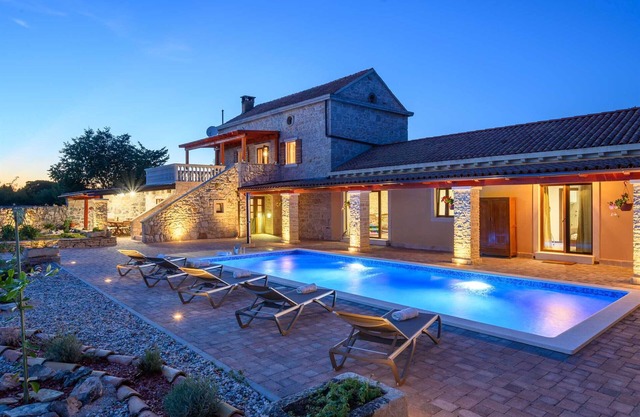 Villa Jacassa with heated pool and jacuzzi