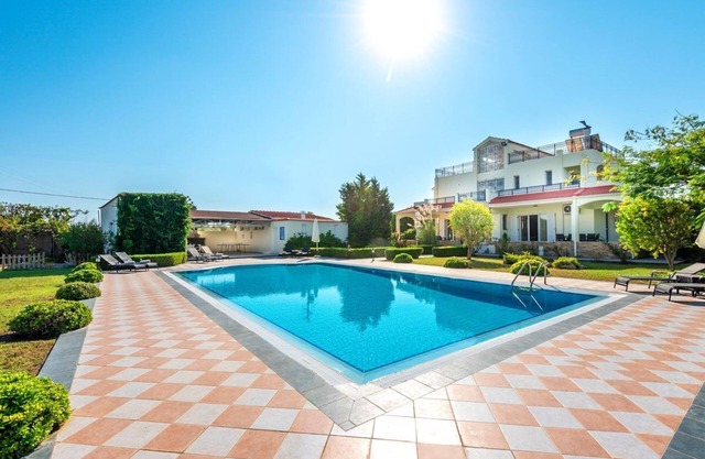 Villa Kalvos - Five Bedroom Villa, Sleeps 10