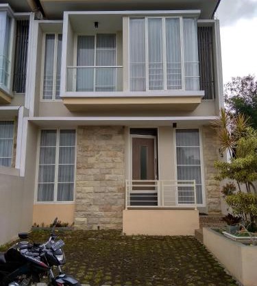 Villa Keluarga Batu