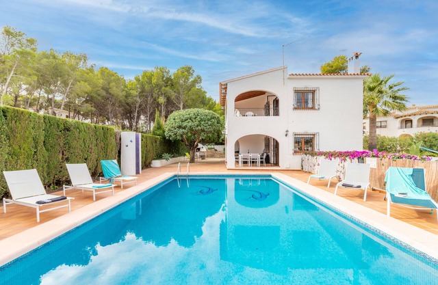 Villa 'La Boniquesa' with Sea View, Wi-Fi and Air Conditioning