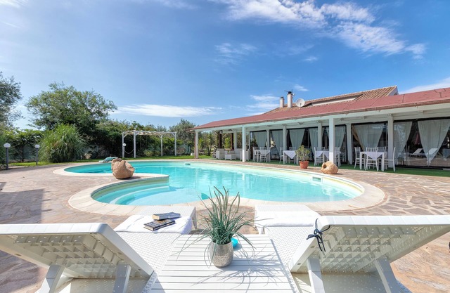 Villa 'La Casitta Di L' Abbiu' with Shared Pool, Wi-Fi and Air Conditioning