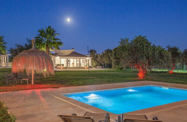 Villa Laufer 7500m flat garden, free private tennis court, pool, A / C, BBQ, Wifi
