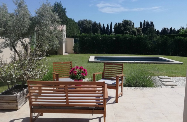 Villa Le songe des Lavandes swimming pool PMR recharge Holiday villa in Provence