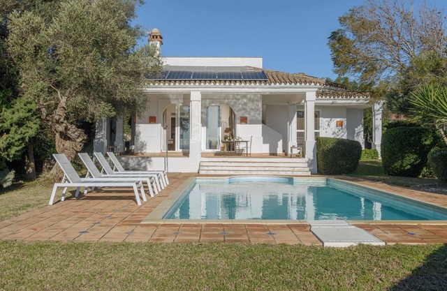 Villa 'Lirio' with Mountain Views, Wi-Fi and Air Conditioning