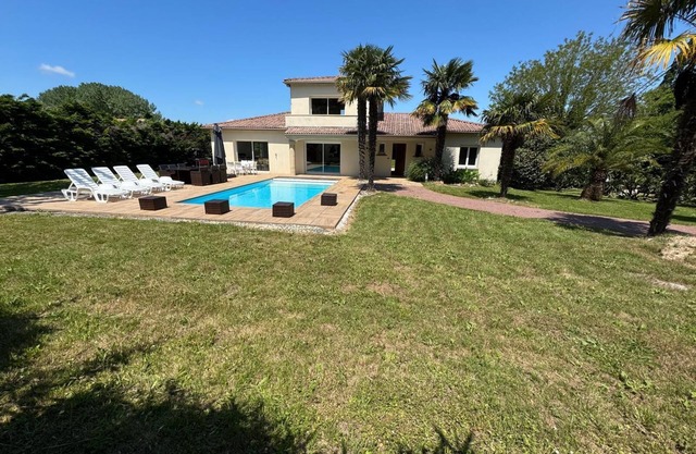 Villa located in St Augustin, near Royan, 5km from the Grande Côte beach.