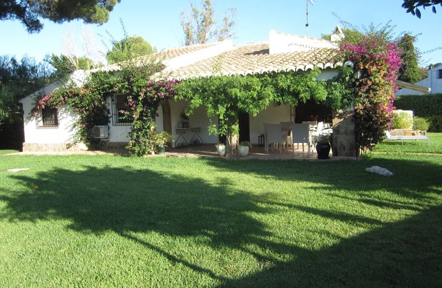 Villa Lola Jávea, cozy villa with garden and pool for 6 people