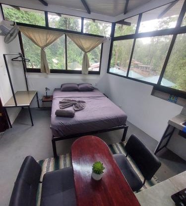 Villa Los Altos - Private Tree Suite Roof Top walk to Playa Chiquita