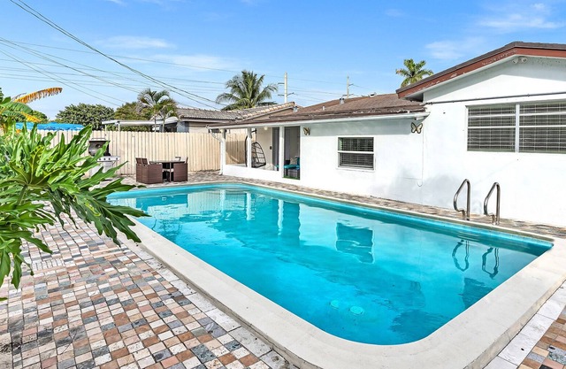 VILLA LUNA- Heated pool 5 minutes to hard rock casino