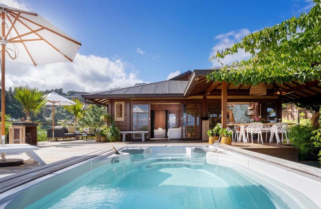 Villa Manuiti, balinese luxury home - private swim SPA, ocean view - OFYR BBQ - KoÏ pond