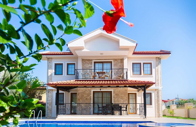Villa Meltem - 4 bedrooms all en suite, with 2 kitchens - upstairs & downstairs