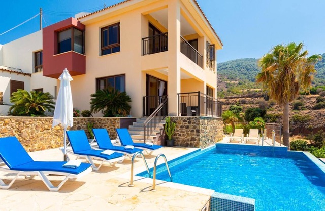 Villa Mermaid - Four Bedroom Villa, Sleeps 8