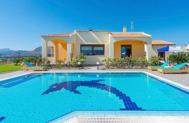 Villa Mikis - Six Bedroom Villa, Sleeps 13