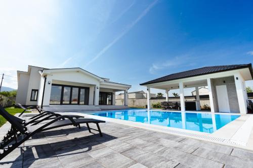 Villa Mirage