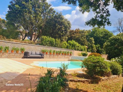 Villa moderne avec piscine à Saint-Siffret 2