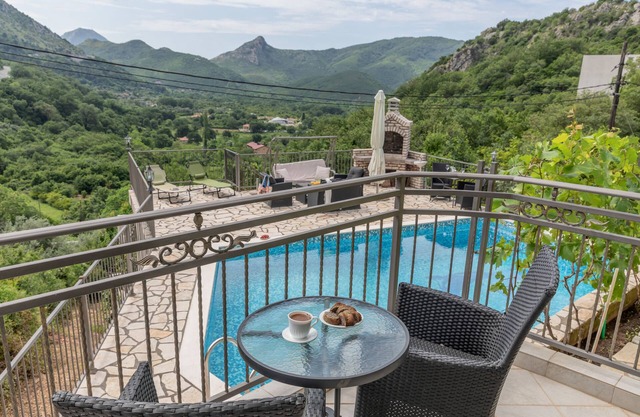 Villa Montenegrina - Two Bedroom Apartment with Sea View