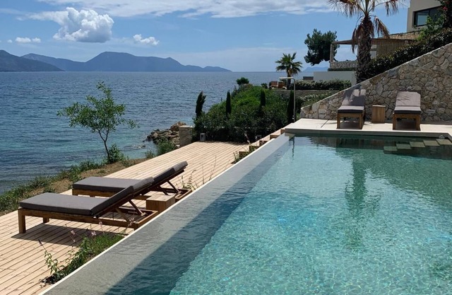 VILLA MULU Your Seafront Sanctuary Awaits