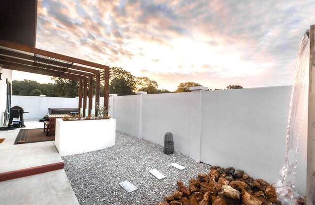 Villa near Stockton Lake with Hot Tub, Milk Way at Starburst