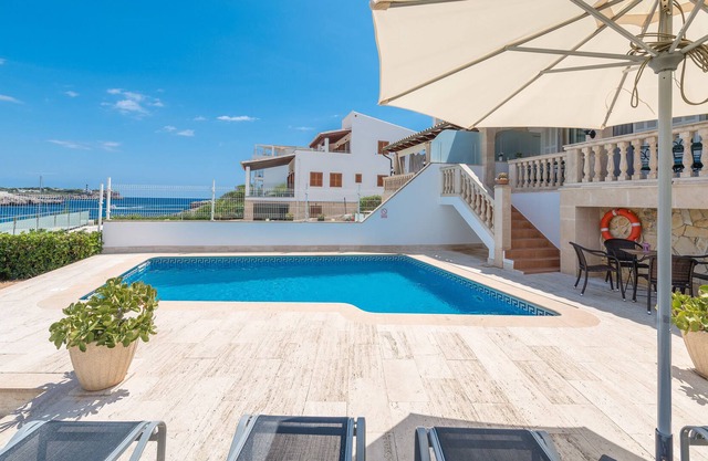Villa near the beach and with sea views with pool, Bbq, Wifi in Mallorca