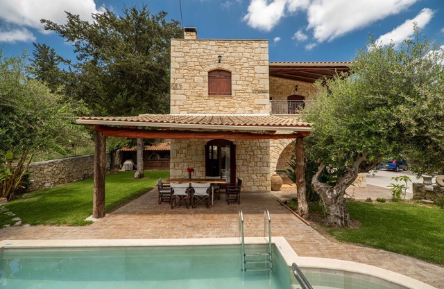 Villa Nipos - Villa Rental on the Island of Crete, Greece